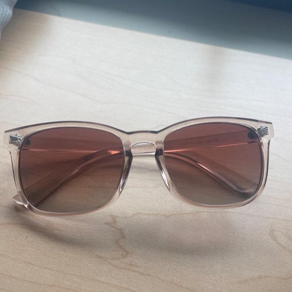 Classic trendy sun glasses with 100% UV protection main image 7